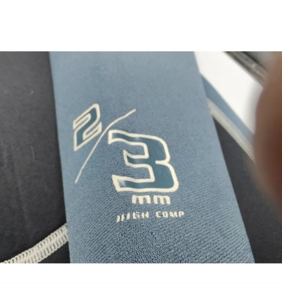 This listing is for this vintage hydro Camaro wet suit, sz. Large - Picture 9 of 12